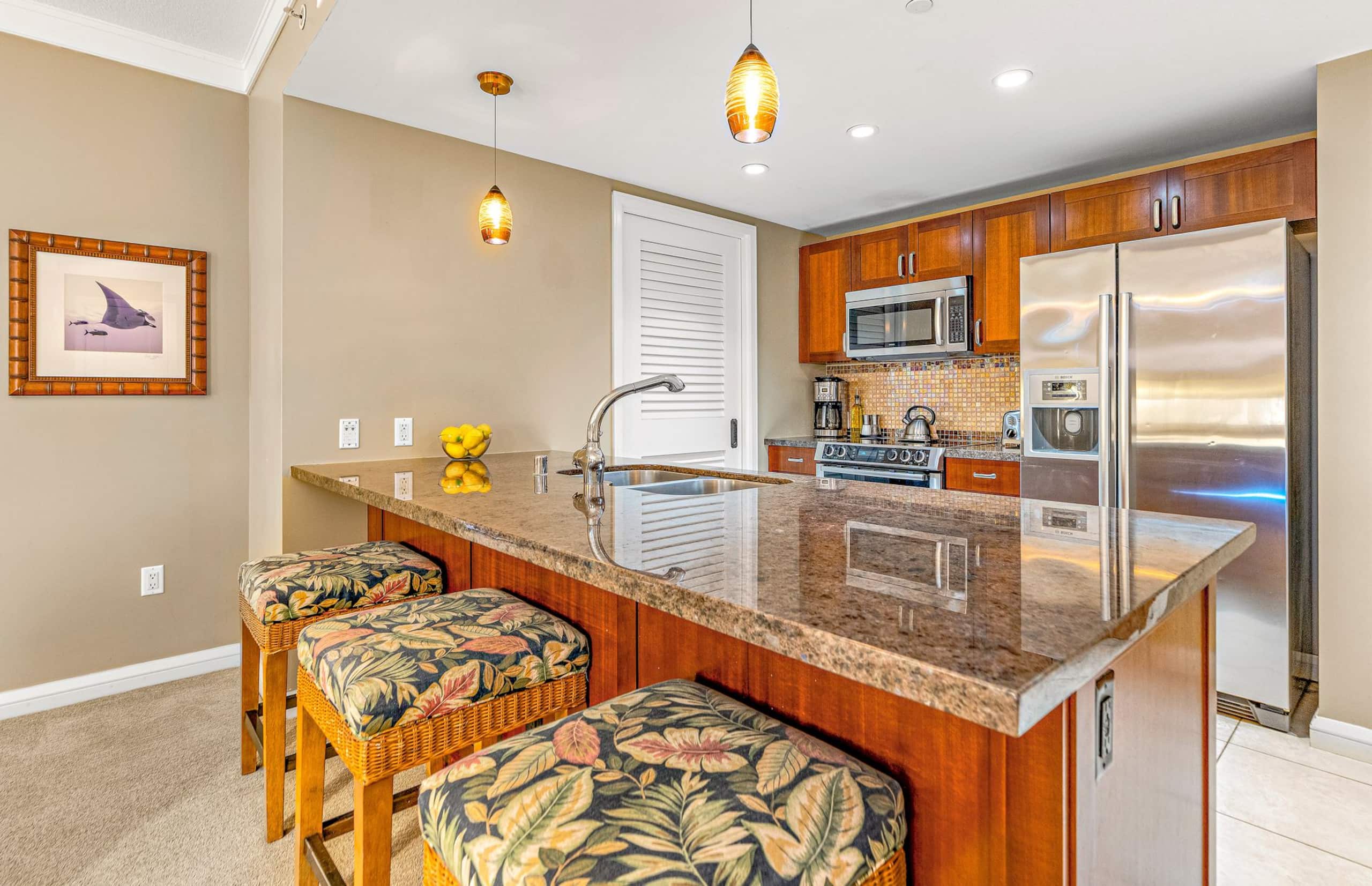 Condo in Lahaina · ★4.97 · 2 bedrooms · 2 beds · 2 baths - Image 10