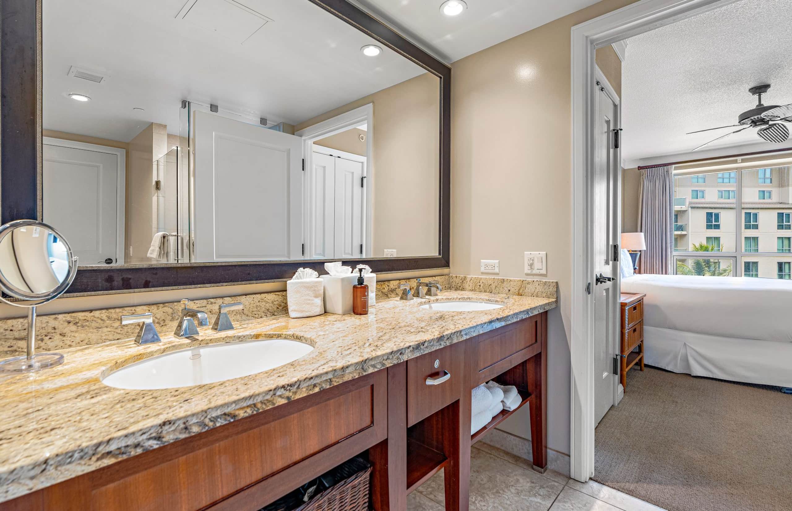 Condo in Lahaina · ★4.97 · 2 bedrooms · 2 beds · 2 baths - Image 29