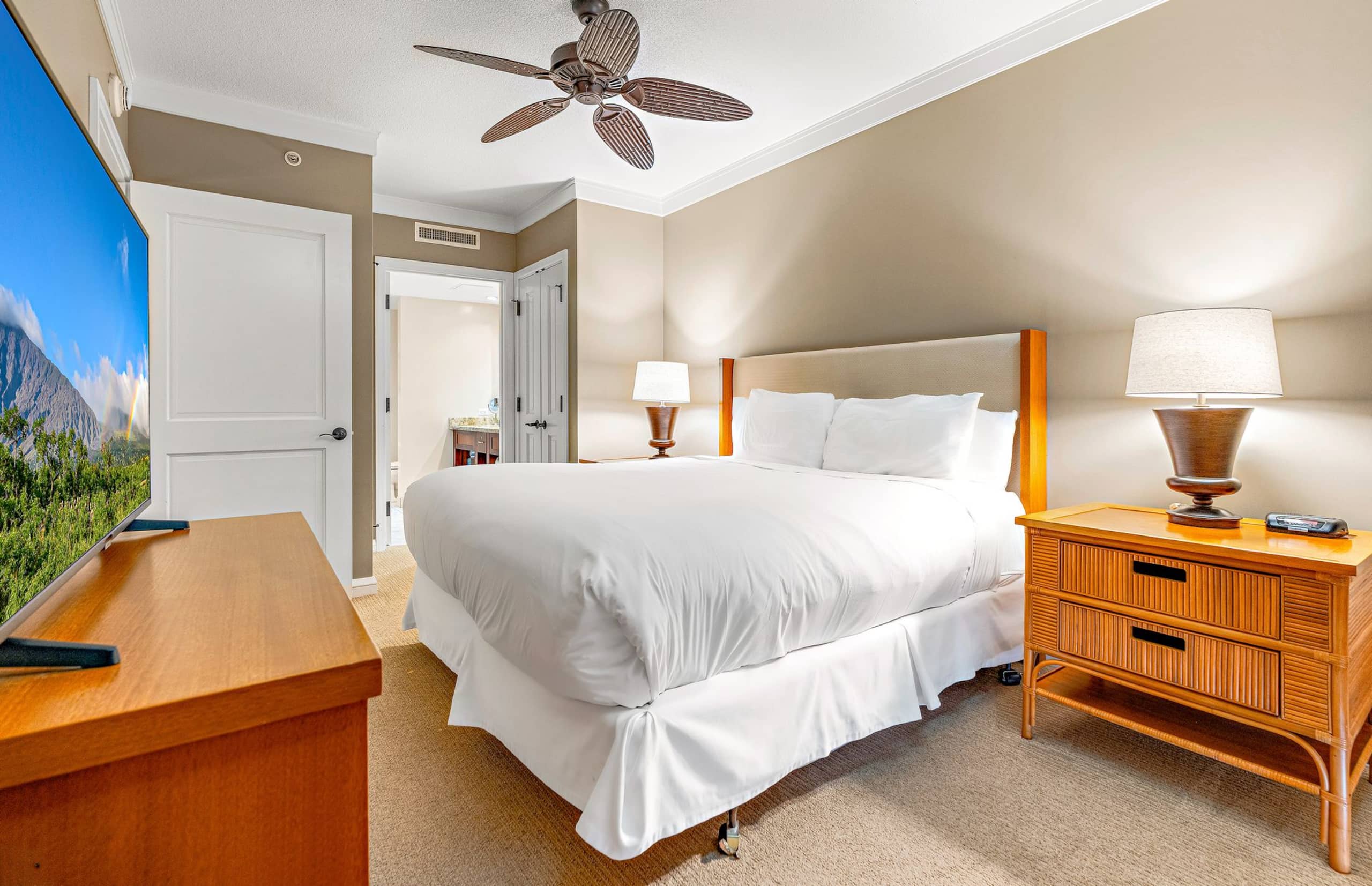 Condo in Lahaina · ★4.97 · 2 bedrooms · 2 beds · 2 baths - Image 28