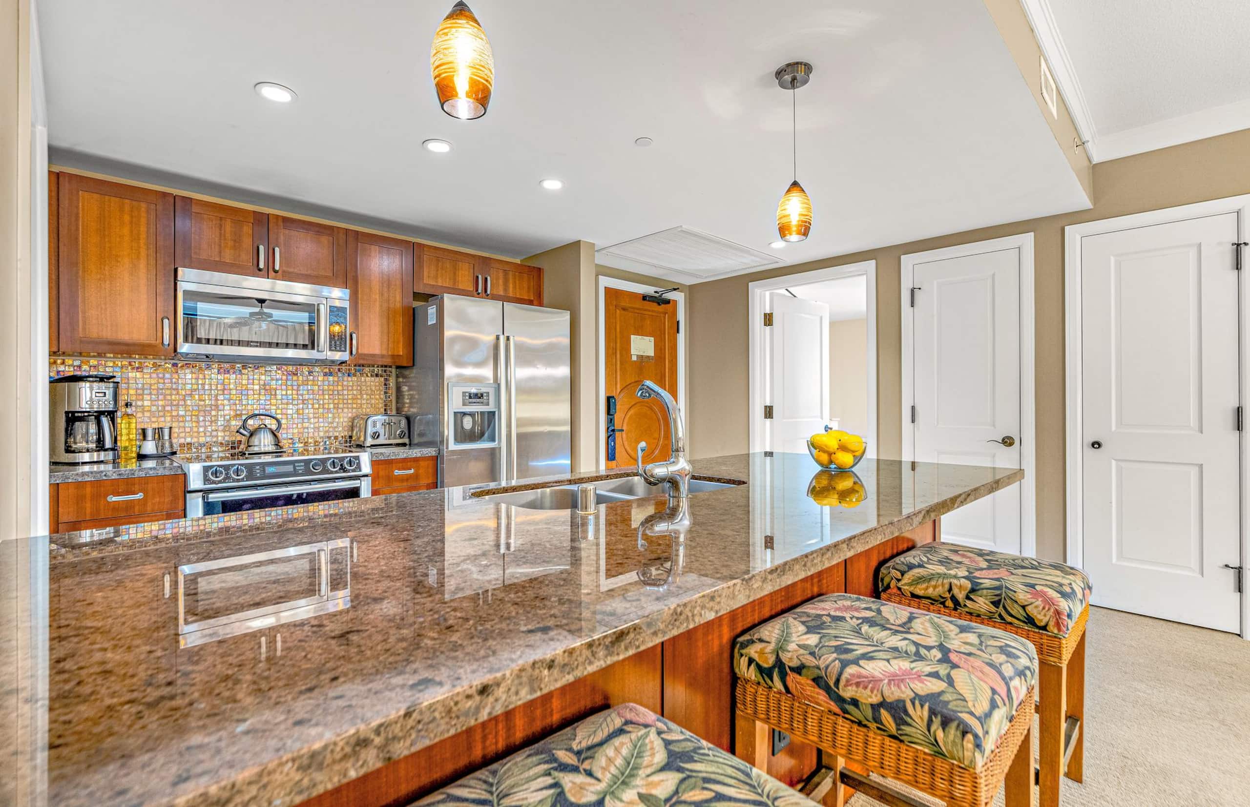 Condo in Lahaina · ★4.97 · 2 bedrooms · 2 beds · 2 baths - Image 11