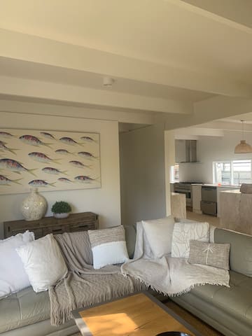 THE GROWLING 🐸 FROG On the Mornington Peninsula