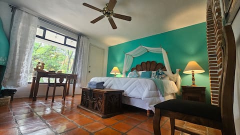 Successful Airbnb property: Luxury suite in Oasis Mil Pasos Centro, adults only in San Miguel De Allende