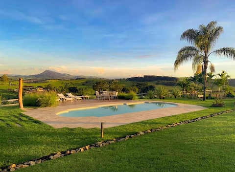 Country house - Casa de Campo. Swimming pool and mountain view