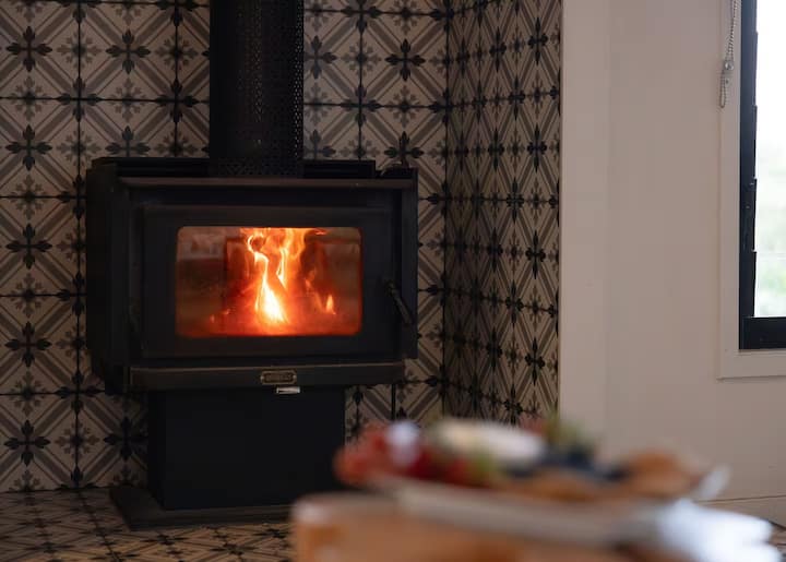 Romantic Hinterland Hideaway - King Bed & Spa - Alstonville