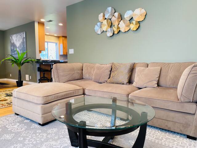 Elegant Modern 5BR/4BA in Heart of Silicon Valley gallery image 5