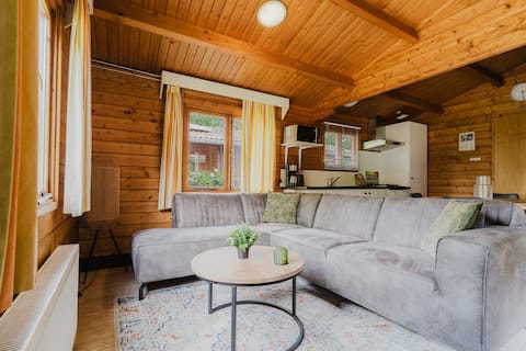 Peaceful by the Vecht. Nice and cozy... in the Huismus.