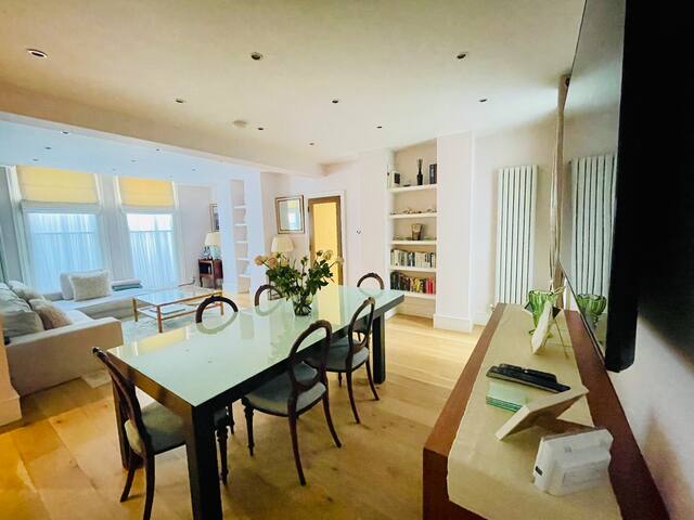 Elegant Chelsea home spacious 3 bed & 3 bathrooms gallery image 2