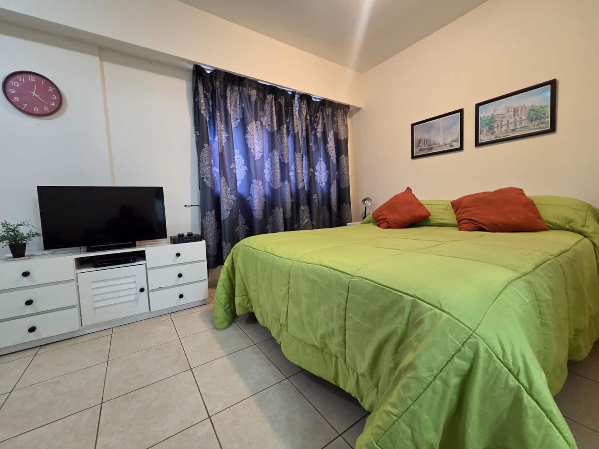 Super cozy studio for 2 people with AC and WiFi