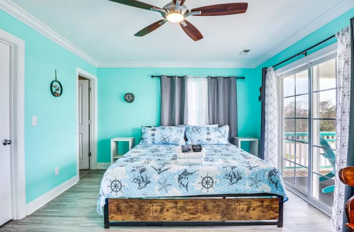 Master Bedroom | King Bed | 3rd Floor