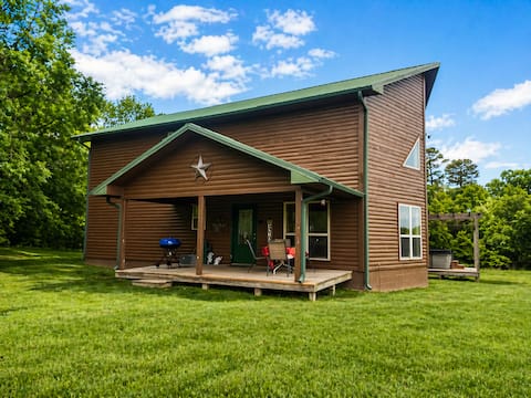 Cabin w/hot tub, 4wheeler trails, internet