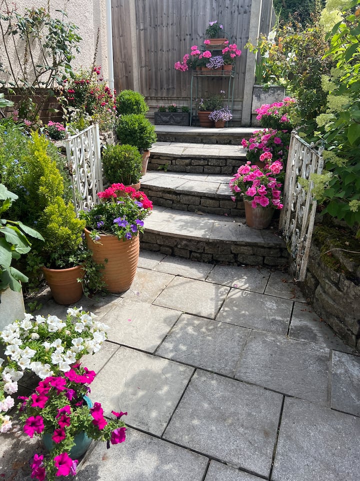 The Magdalene Well House” @ The Hare on the Hill. - Guest houses