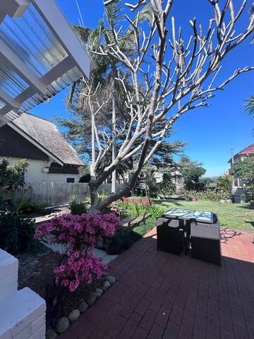 Manly Wharfside retreat – large private garden. gallery image 2
