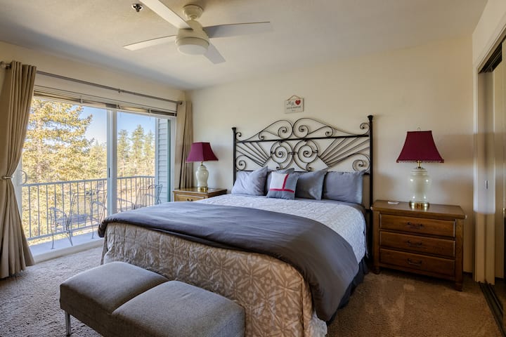 საწოლი 183×213 სმ, პირადი აივანი და საკუთარი სააბაზანო 