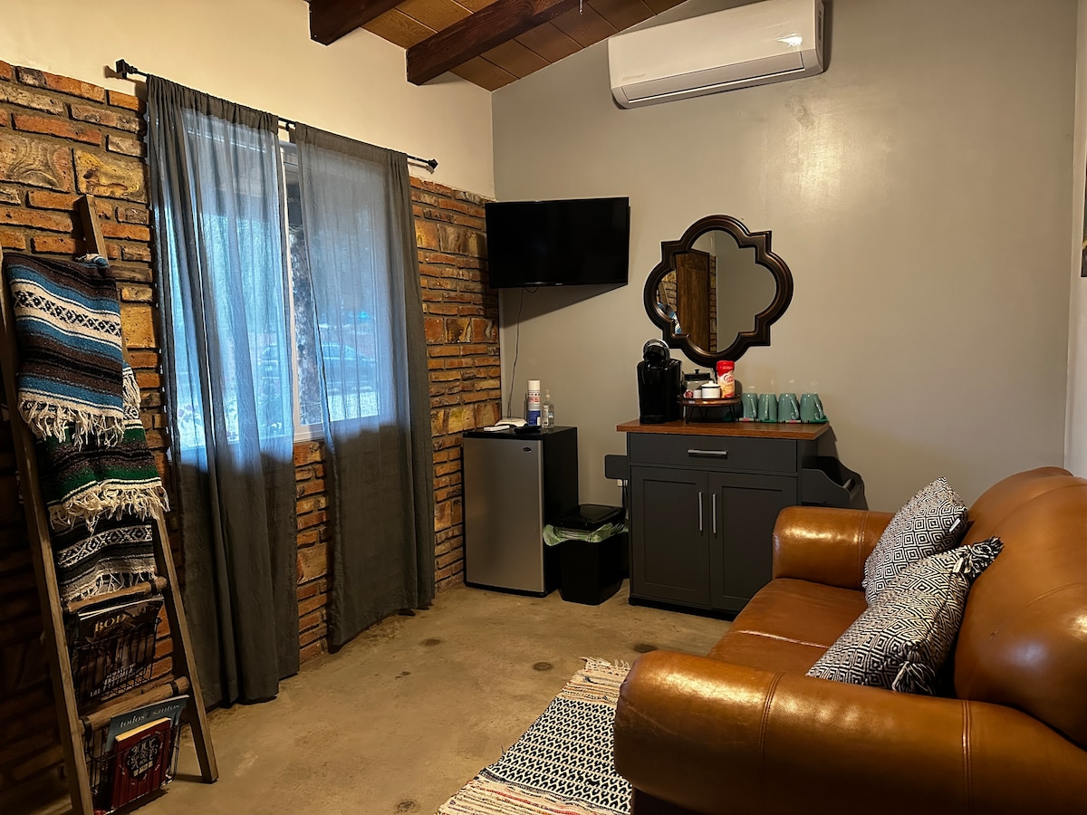 Airbnb con mejor rendimiento: Cerveceria Bellinghausen Cabin #4, 2BR en Francisco Zarco (Valle De Guadalupe)