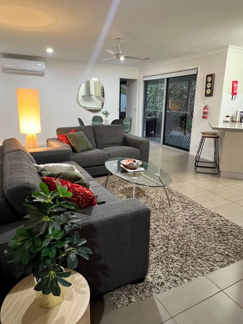 Home away from home! Modern, comfortable, central