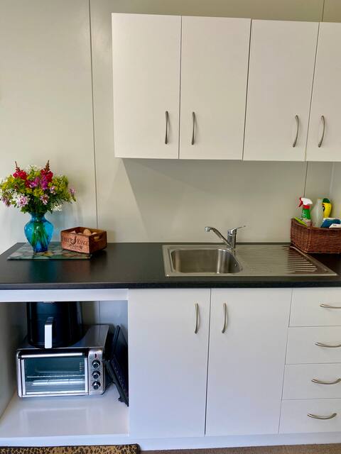 Top Airbnb: The Little Sanctuary in Bay Of Islands