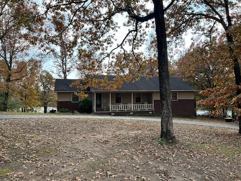 Lakefront Home in Cabot