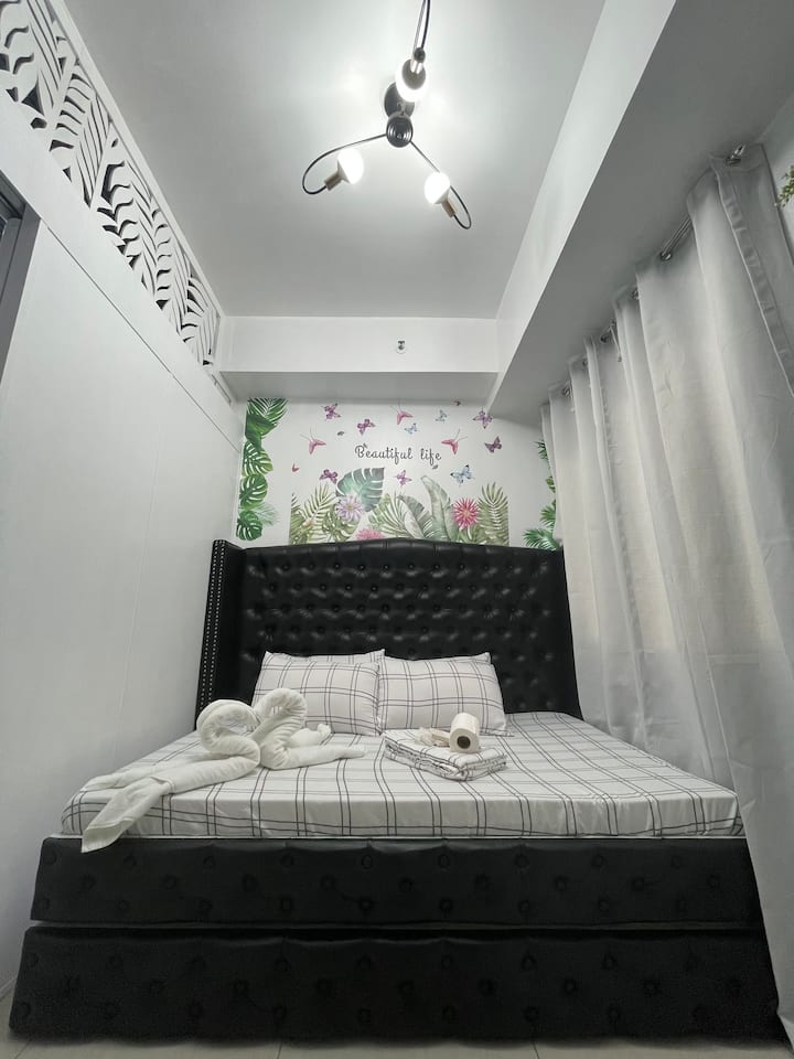 A Comfortable 1br Condo Steps To Sm North Edsa Qc - Quezon City