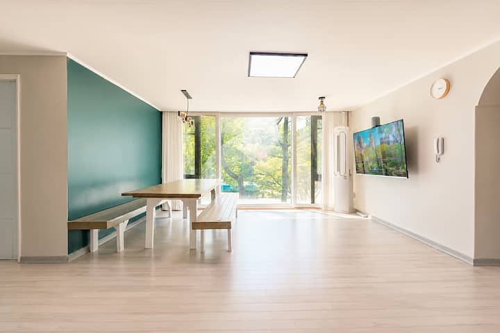 Kintex group accommodation (up to 14 people) | 4 rooms · Free parking · Daewo Station · Goyang…