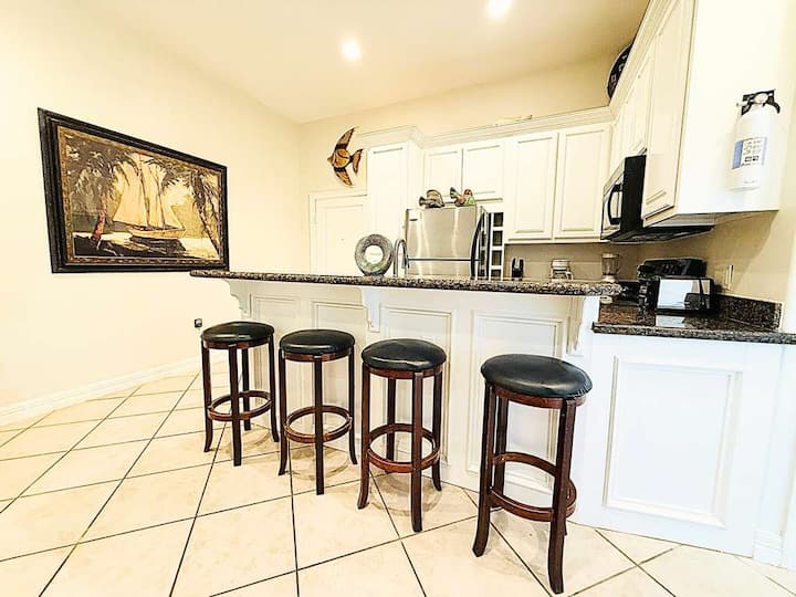 Freshly Remodeled Island Gateway 3 Bed, 3 Bad - South Padre Island, TX
