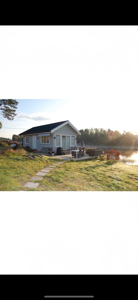 Cozy cabin 3 meters from lake Lyseren, near Oslo