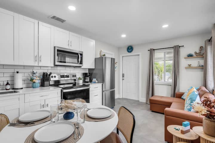 Chic & Cozy 2bd°/2bth Near The Beach + Parking - Fort Lauderdale