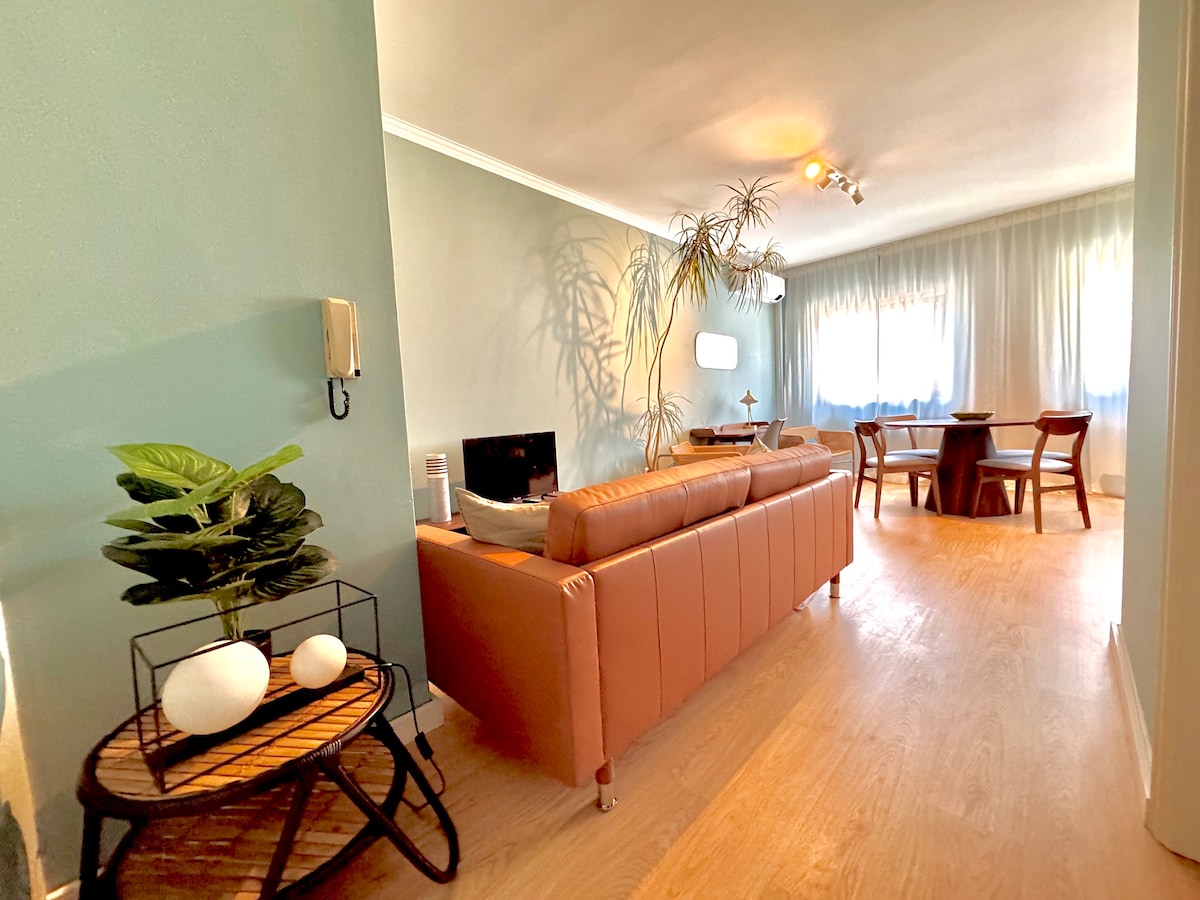 Popular Airbnb listing: Mouzinho Apartment Duplex Historic Center View in União Das Freguesias De Cedofeita, Santo Ildefonso, Sé, Miragaia, São Nicolau E Vitória