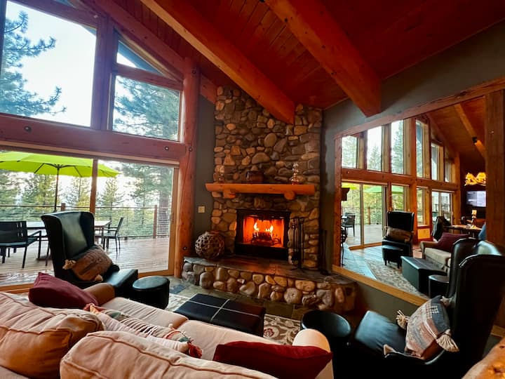 Beautiful living room with fireplace