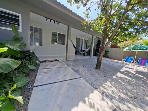 Top Airbnb: Casa Gracinha on the Beach/2 bedrooms/WiFi 360M/Sun & Sea em Curitiba