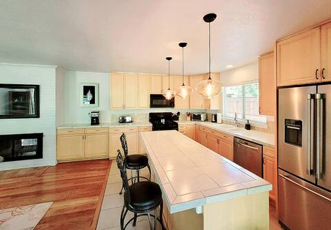 >Cozy Central Denvr Bungalow w/relaxing patioyard