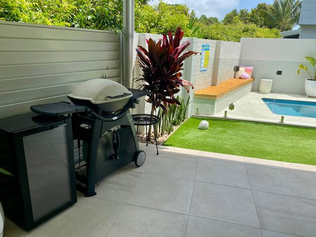 Valos Villa – 100m to beach with private plungie gallery image 2