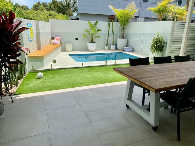 Valos Villa – 100m to beach with private plungie