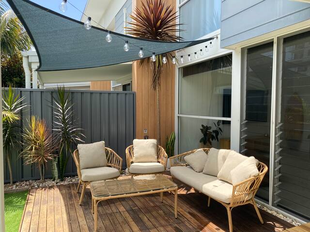 Valos Villa – 100m to beach with private plungie gallery image 4