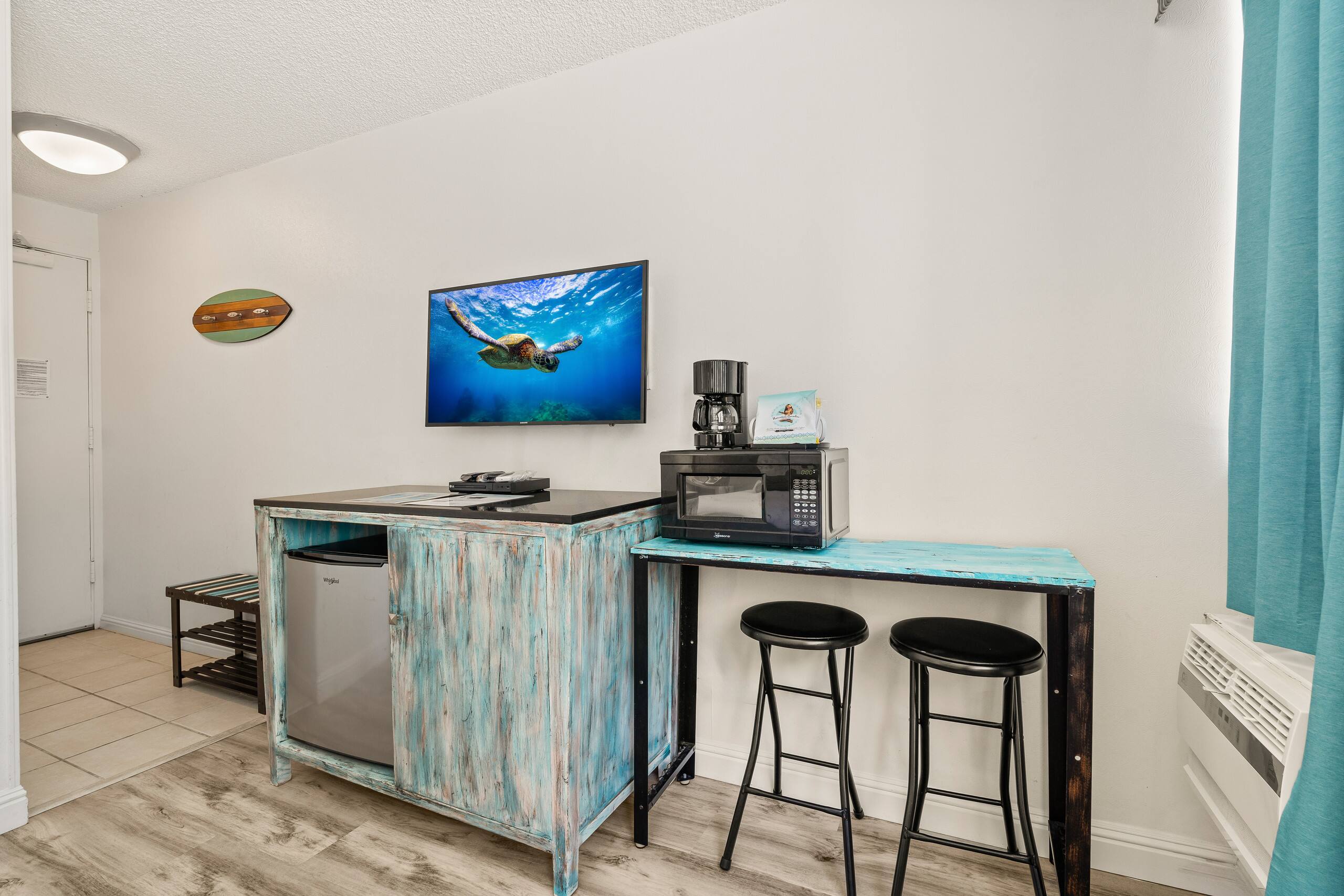 Condo in Honolulu · ★4.74 · 1 bedroom · 1 bed · 1.5 private baths - Image 2