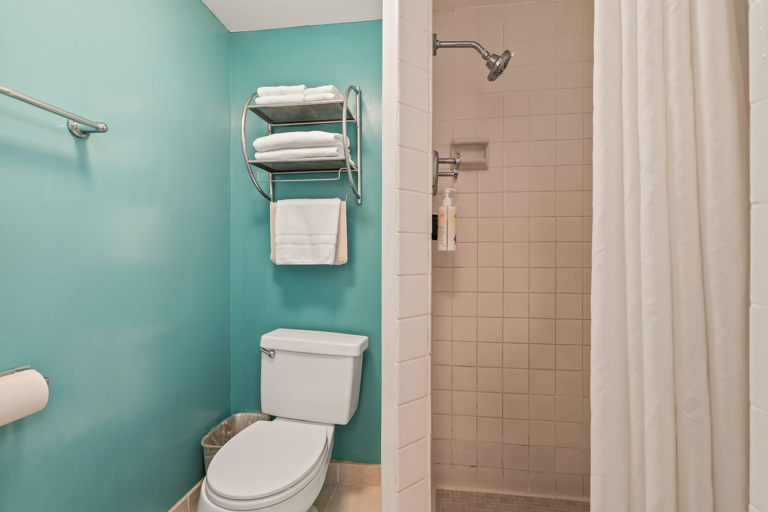 Condo in Honolulu · ★4.74 · 1 bedroom · 1 bed · 1.5 private baths - Image 10