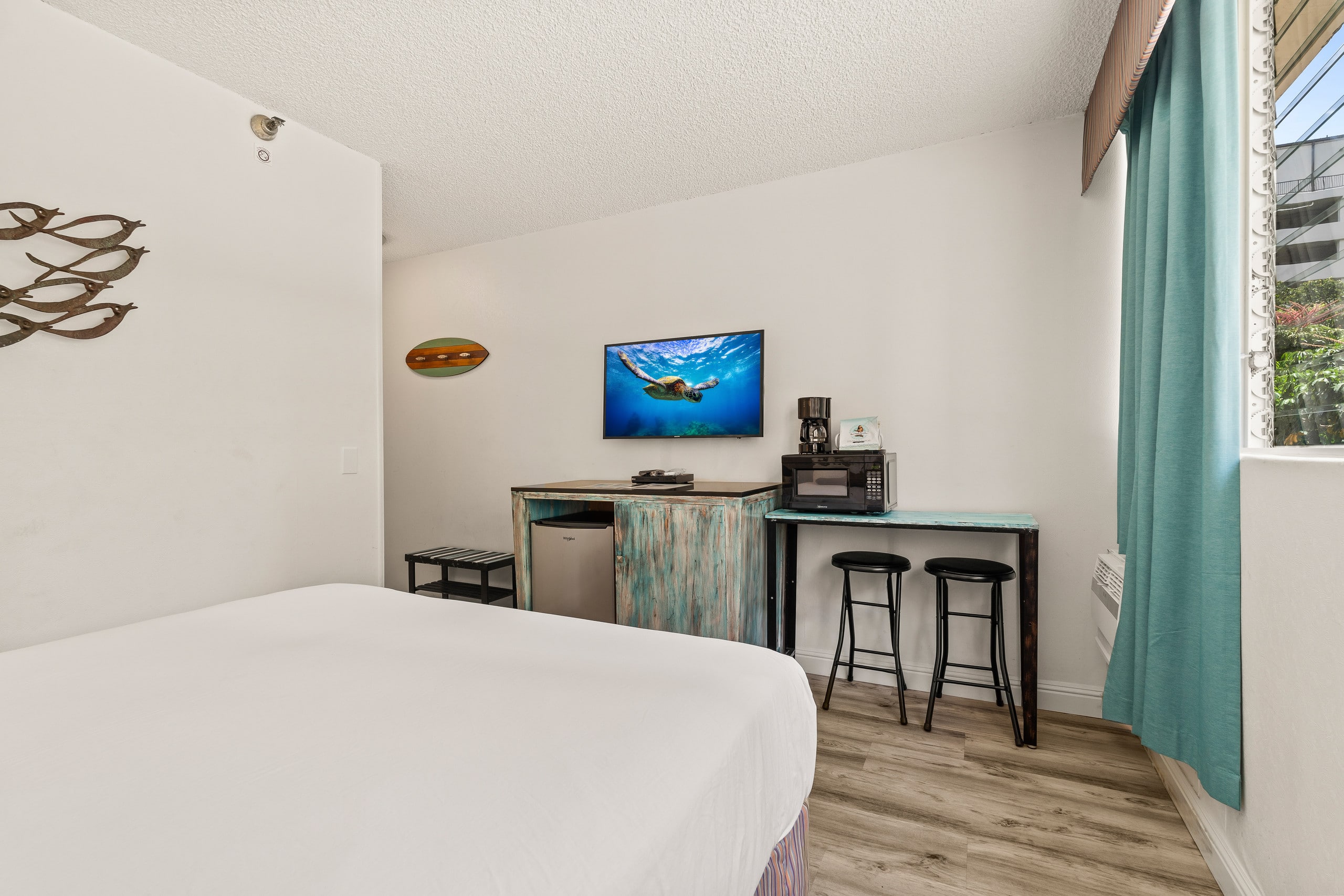 Condo in Honolulu · ★4.74 · 1 bedroom · 1 bed · 1.5 private baths - Image 4