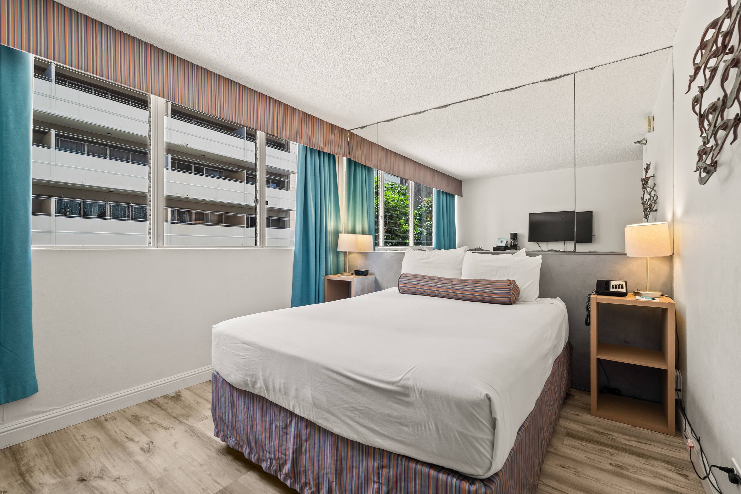 Condo in Honolulu · ★4.74 · 1 bedroom · 1 bed · 1.5 private baths - Image 3