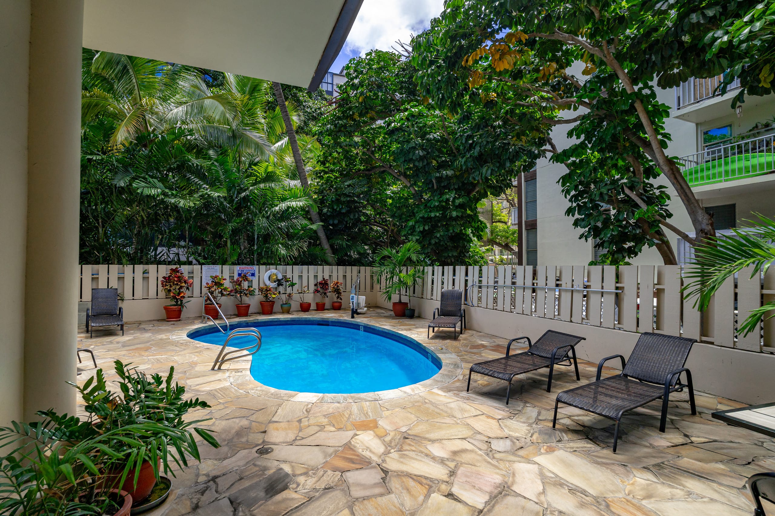 Condo in Honolulu · ★4.74 · 1 bedroom · 1 bed · 1.5 private baths - Image 15