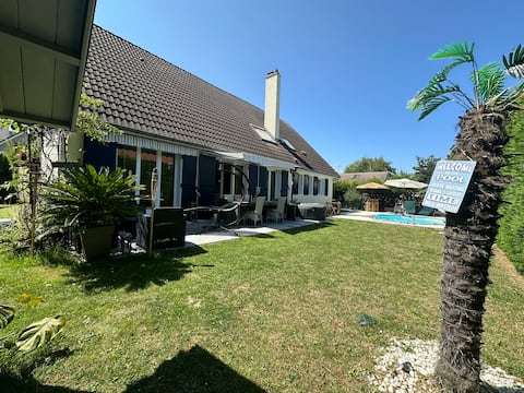 Family home, pool & jacuzzi near Paris