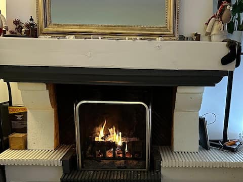 Cozy house, pool table & fireplace near Paris