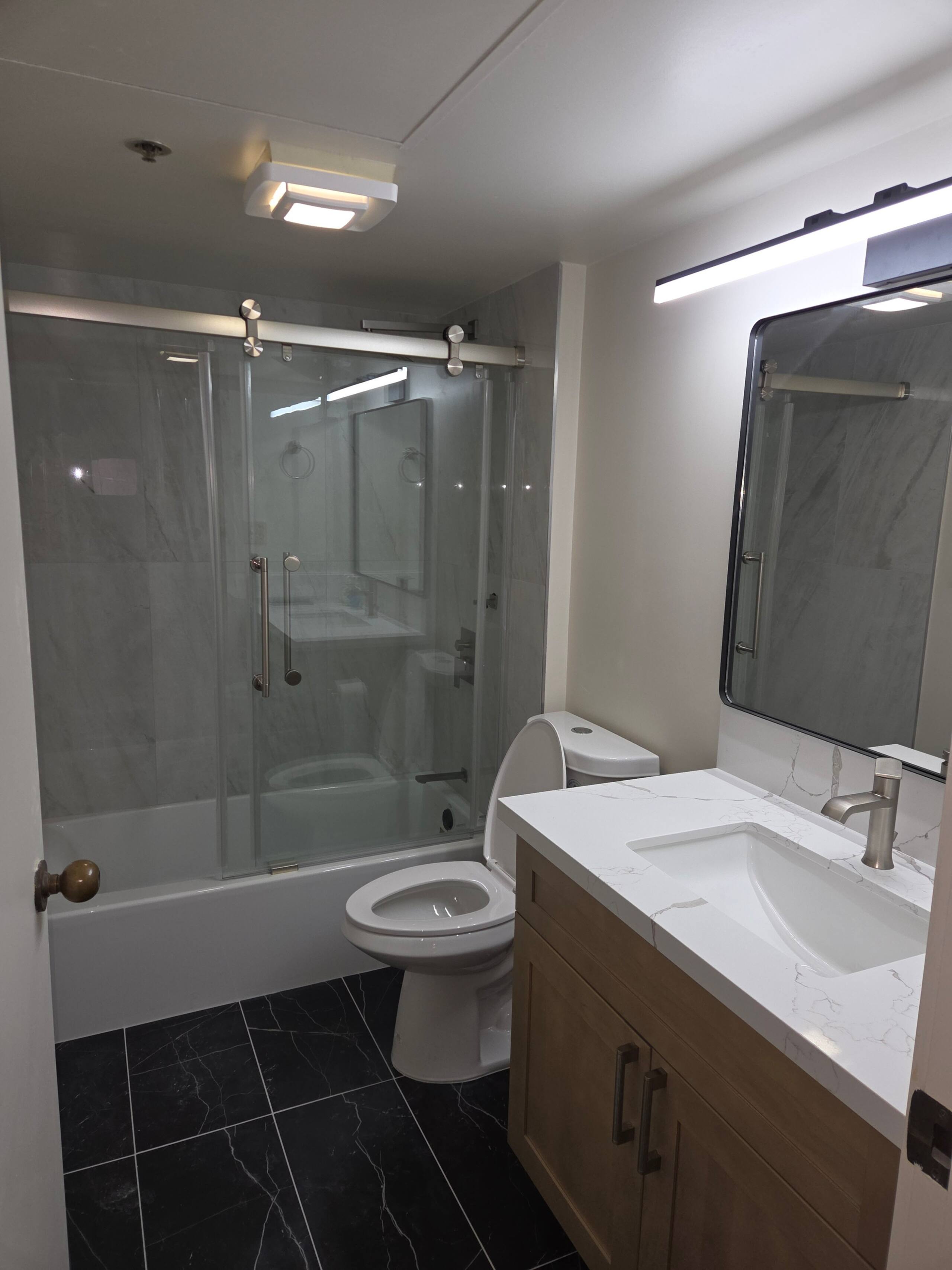 Downtown Honolulu Apt with free parking. - Image 6