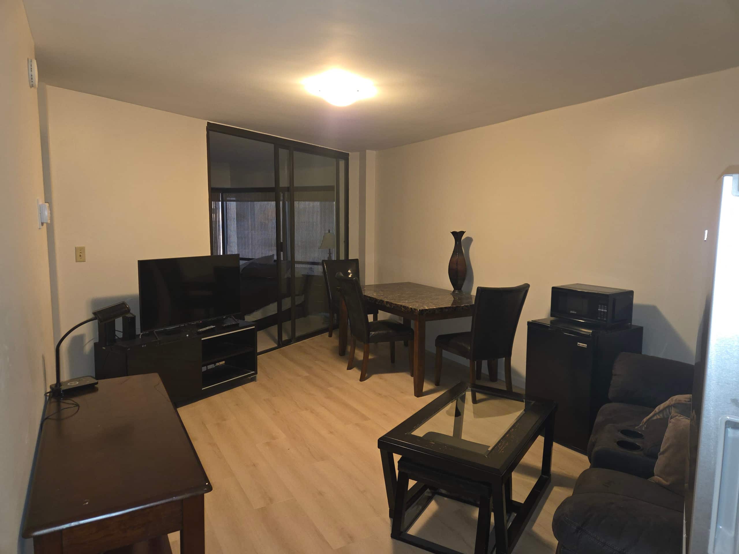 Downtown Honolulu Apt with free parking. - Image 1