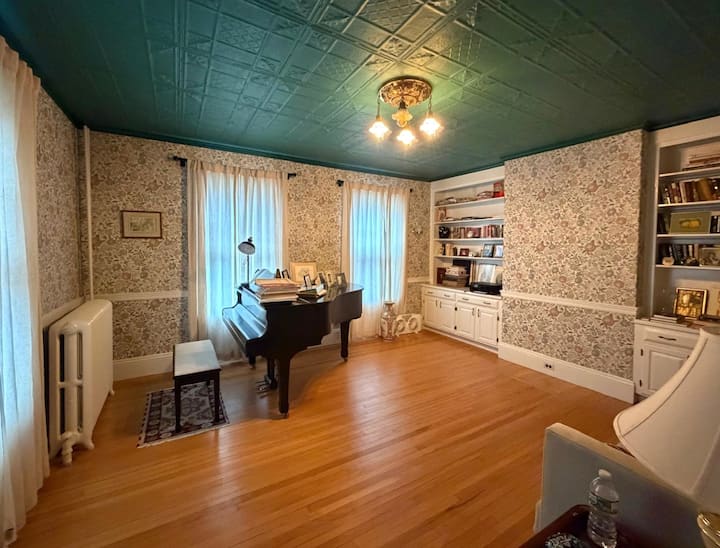 Beautiful Historic House Near Boston - Wellesley, MA