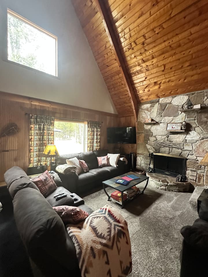 Charming Misty Moose Cabin—mack’s Inn - Island Park, ID