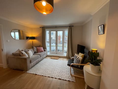 Popular Airbnb listing: Business & Cultural Centre Convenience in Temple Bar