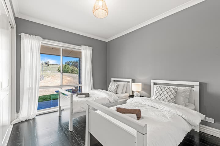 Main farmhouse 4th bedroom with two single beds
