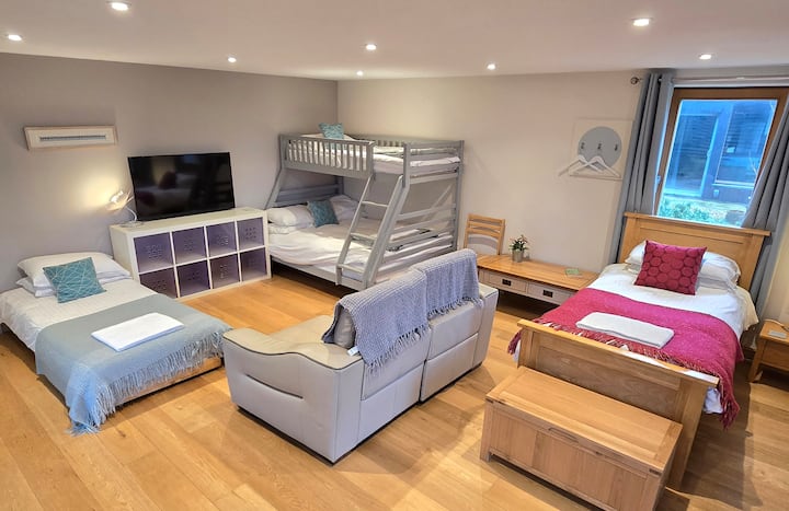 Bunk bed with double below and single above plus another 4 singles accessed down one flight of stairs. Ideal family room. TV. Soft cotton bed linen. Towels provided. 