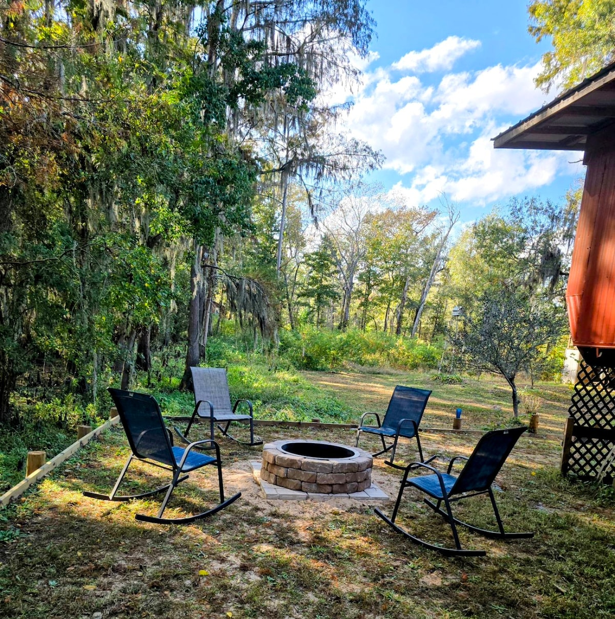 Caddo Lakehouse - waterfront w private pier - Houses for Rent in