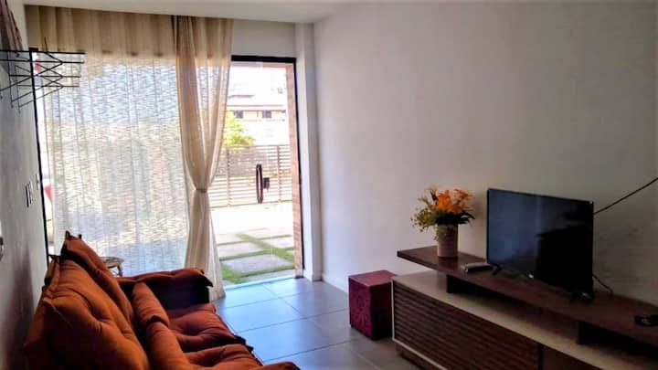 ВСЕКИДНЕВНА: 1 КАФЯВ ДВОЙНИ ДИВАН.
2 СИНИ ДИВАНА
1 ЖЪЛТ СТОЛ 
1 СТЕЛАЖ
1 32-ИНЧОВ ROCKU TV
1 CX BOX СЪС (ОТЕНДЕНЦИИ) СПОРТ, ЖУРНАЛИСТИКА...
1 WI-FI 600MB NIO ОПТИЧНА МАТРИЦА
2 ДИСТАНЦИОННИ ЗА ТЕЛЕВИЗОР
3 КНИГИ 
1 КОЛОНЕН ВЕНТИЛАТОР 

