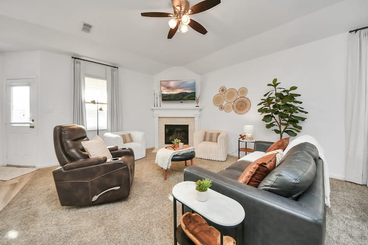 Luxe Cinco Ranch Home | Playground | Patio| Kingbd - Katy, TX